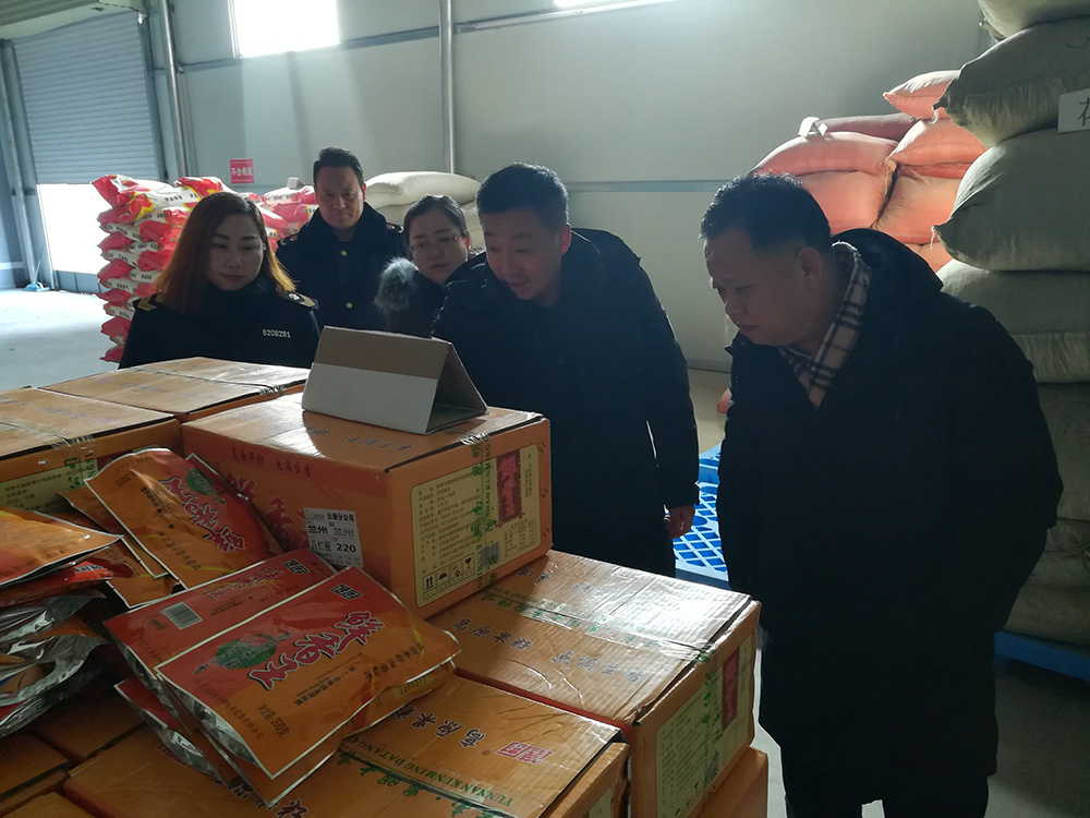 深入一线专项督查  确保春节食药安全  -----酒泉市市场监管局督查肃州区三墩镇春节前食药安全整治工作