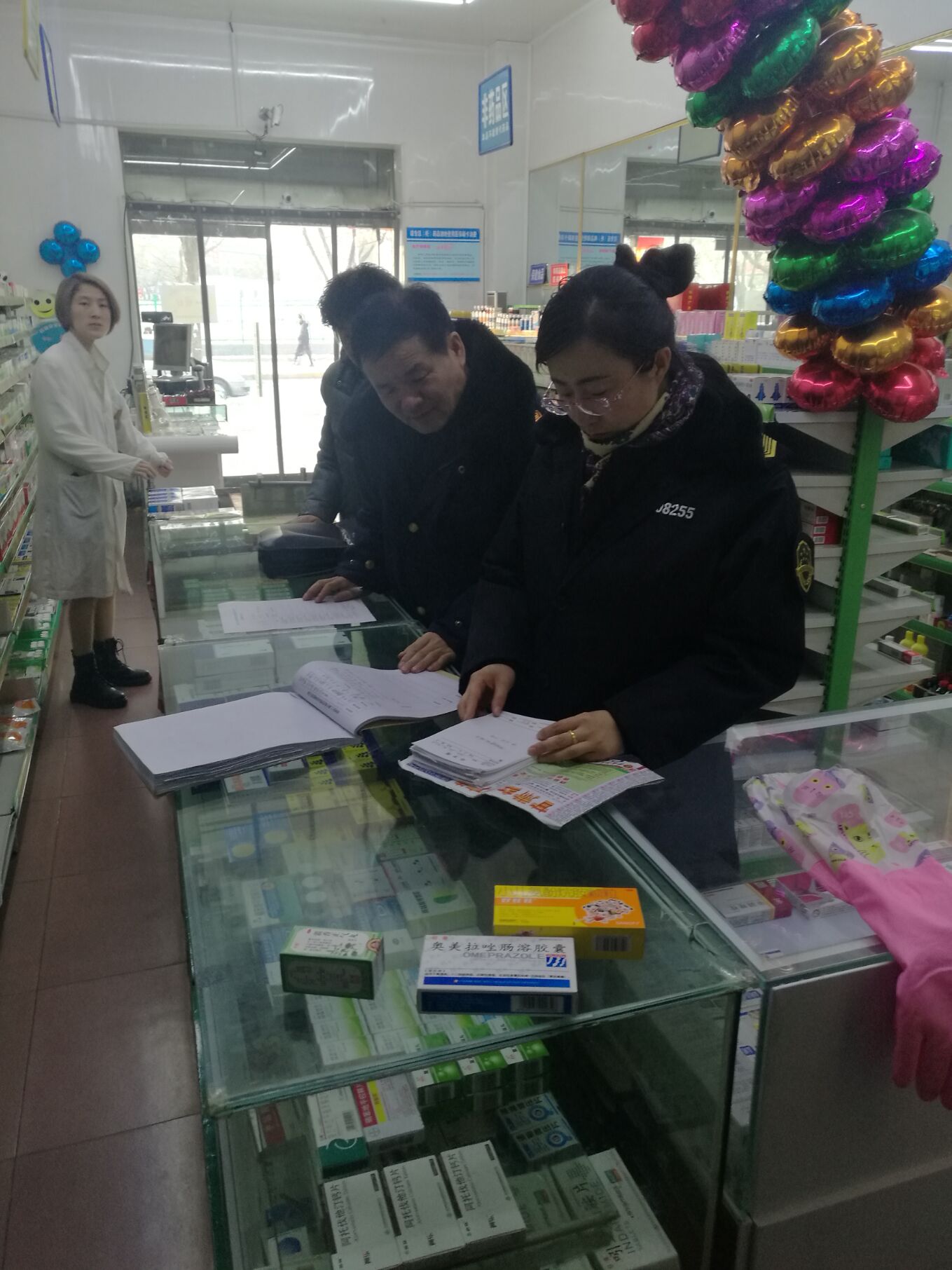 狠抓食药安全大检查 保障人民群众欢度春节 -----肃州区市场监管局开展春节前食药安全专项检查工作